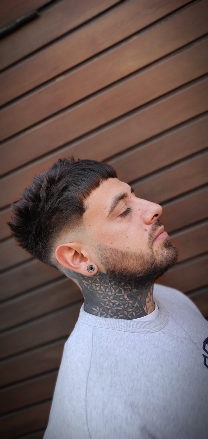 Taille de barbe au rasoir chez Men's Lab, Barcelone