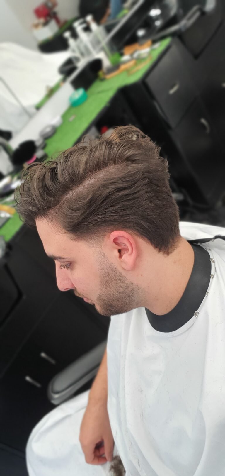 Corte de pelo degradado en Men's Lab, barbería en el Eixample de Barcelona